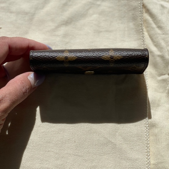 LOUIS VUITTON Monogram 4 Key Multicles Holder - Picture 4 of 6